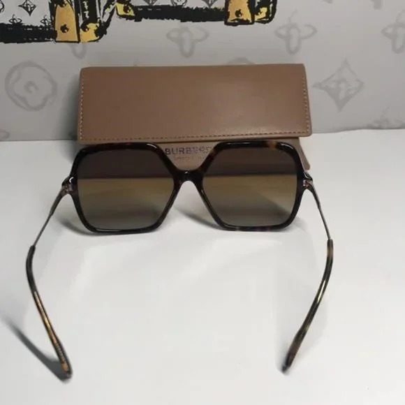 New Authentic Burberry BE4324 Isabella Sunglasses – Havana  display picture 1